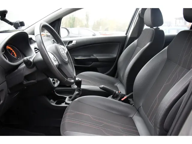 Opel Corsa 1.2-16V Rhythm 2012 Benzine 15