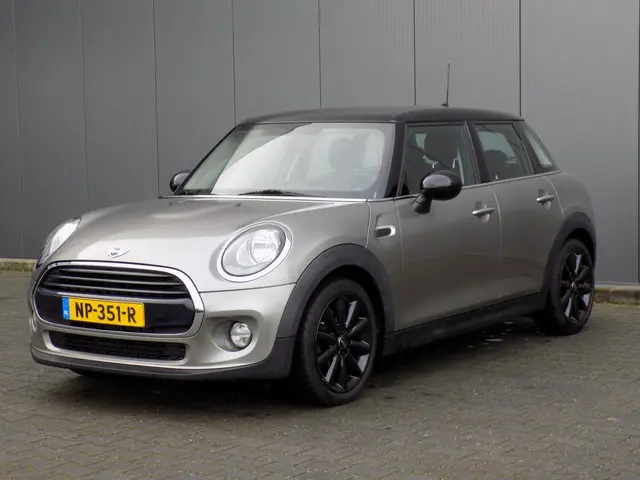 MINI Cooper Mini 1.5 Business Navi 6-Bak 2017 Benzine