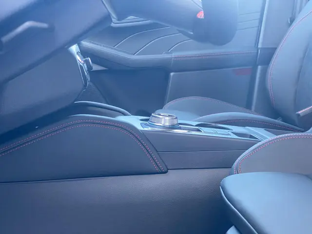 Ford Kuga 2.5 PHEV ST-Line X 2025 Hybride Benzine 36