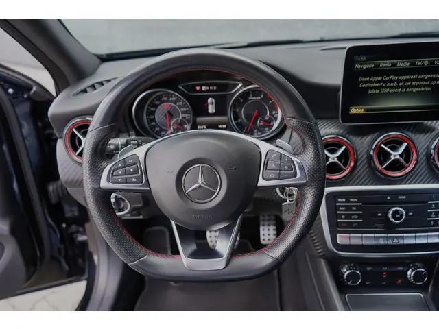 Mercedes-Benz A-Klasse AMG 45 4MATIC 2016 Benzine 26