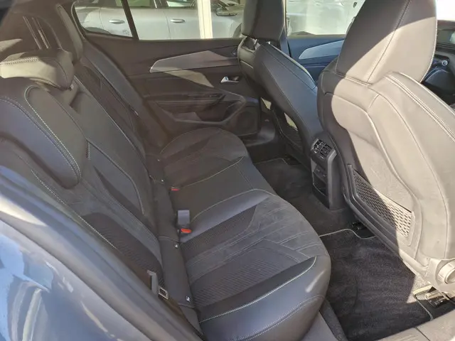 Peugeot 408 1.6 HYbrid GT 180 EAT8 2024 Hybride Benzine 12