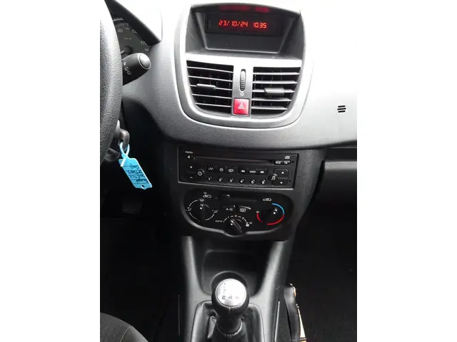Peugeot 206 + 1.1 Access Lite 2012 Benzine 13