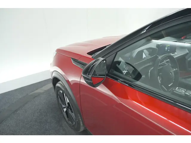 Peugeot 2008 PureTech 130 EAT8 GT 2024 Benzine 23