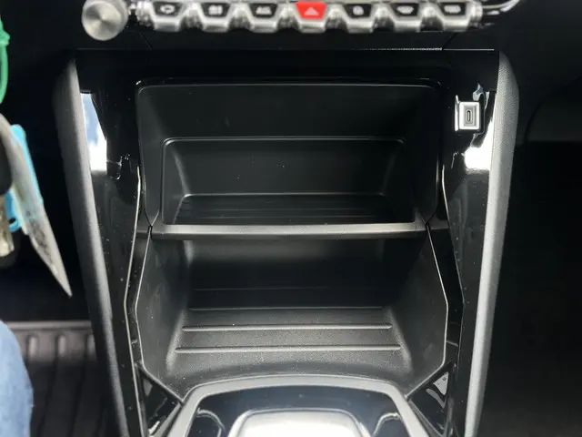 Peugeot 208 1.2 Hybrid 110 e-DCS6 Style 2025 Benzine 20