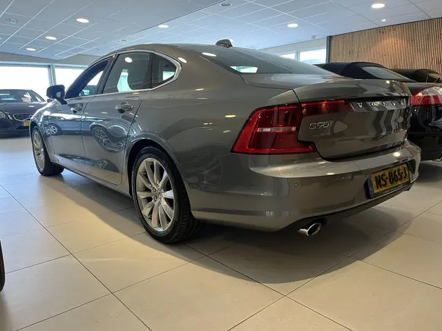 Volvo S90 T5 Momentum Intro Line 2017 Benzine 44