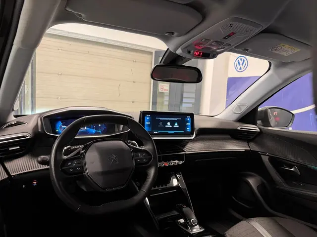 Peugeot 2008 1.2 PureTech Allure 2021 Benzine 10