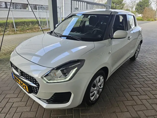 Suzuki Swift 1.2 Comfort Smart Hybrid 2023 Benzine 9