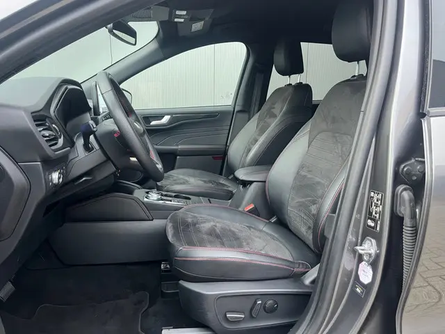 Ford Kuga 2.5 PHEV ST-Line 2022 Hybride Benzine 17