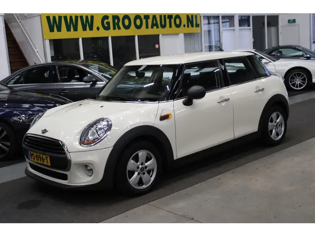 MINI One Mini 1.2 Business 2017 Benzine