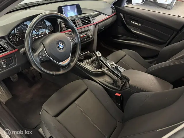 BMW 3 Serie Touring 316i Business 2013 Benzine 9