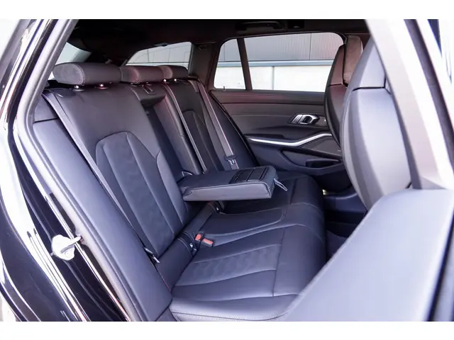 BMW M3 Touring xDrive Competition 2024 Benzine 13