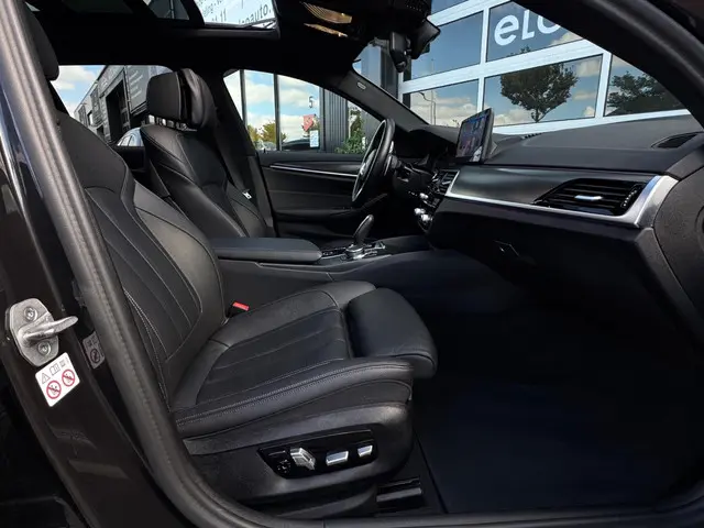 BMW 5 Serie Touring 530i M-Sport / Pano / ACC 2023 Benzine 6