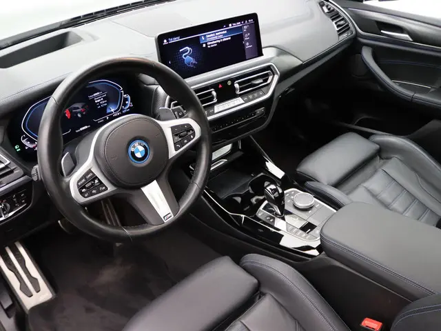 BMW X3 xDrive30e 2023 Hybride Benzine 32