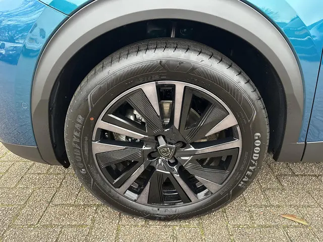 Peugeot 2008 1.2 Hybrid 145 PK GT 2025 Hybride Benzine 39