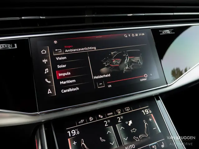 Audi Q8 55 TFSI e quattro S-Line 2021 Hybride Benzine 53