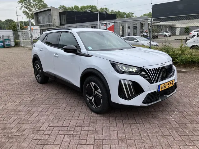 Peugeot 2008 1.2 PureTech 100 Allure 2023 Benzine 6