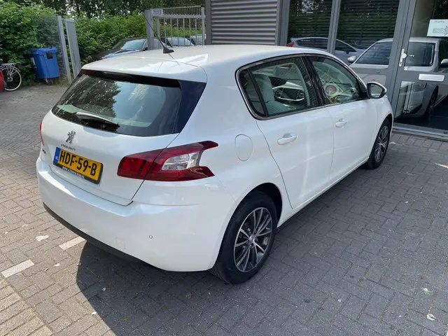 Peugeot 308 1.2 PureTech Active 2015 Benzine 9