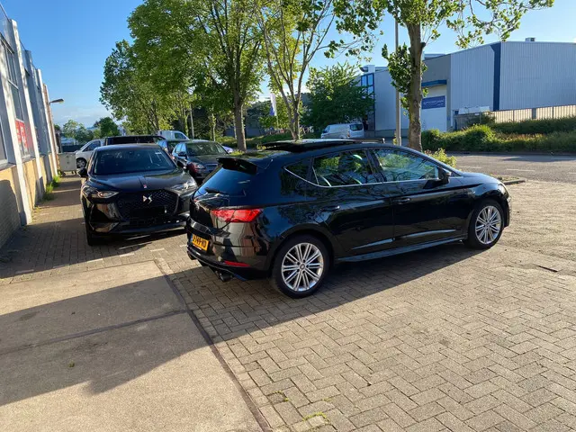 SEAT Leon FR Pano Leder Akrapovic Dynaudio 2018 Benzine 5