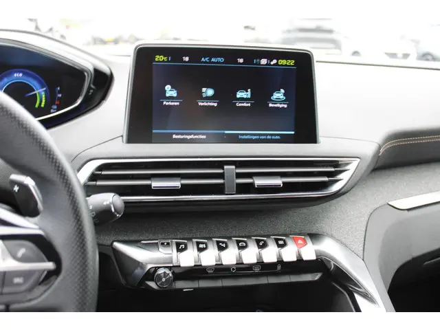 Peugeot 3008 1.6 HYbrid 225 GT 2020 Hybride Benzine 21