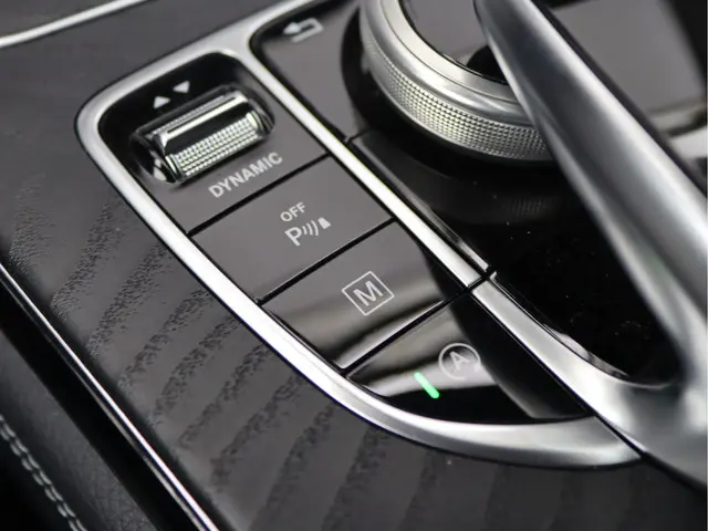 Mercedes-Benz GLC 220 d 4MATIC 2018 Diesel 52