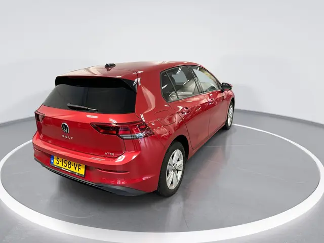Volkswagen Golf 1.0 110pk DSG eTSI Life 2023 Benzine 3
