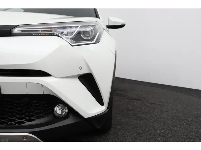 Toyota C-HR 1.8 Hybrid Executive 2017 Hybride Benzine 37