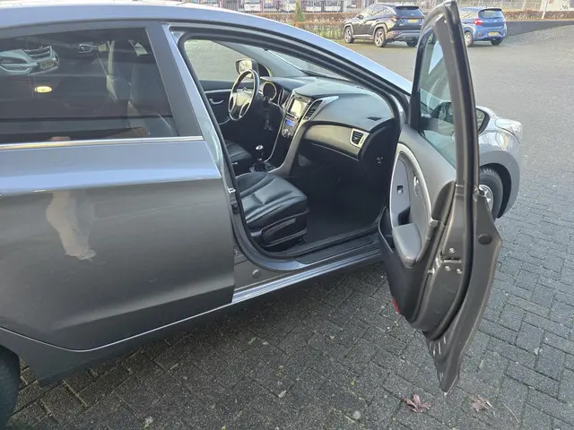 Hyundai i30 1.6 VERKOCHT 2015 Benzine 8