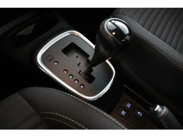 Toyota Yaris 1.5 Hybrid Design 2018 Hybride Benzine 27