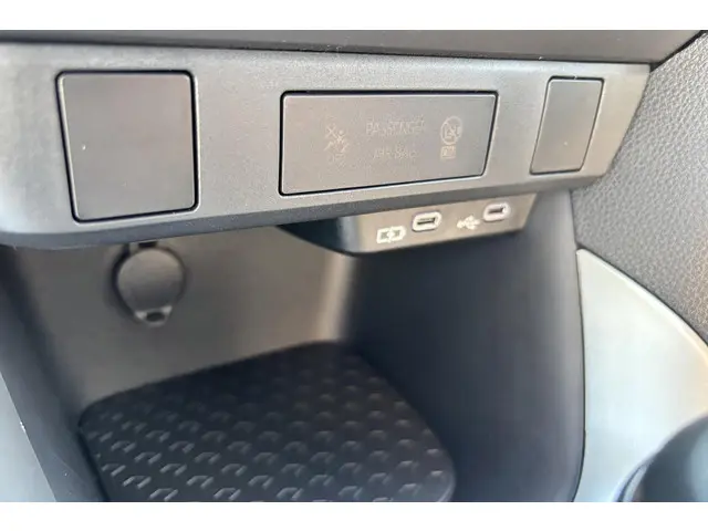 Toyota Yaris 1.5 Hybrid 115 Active 2025 Hybride Benzine 26