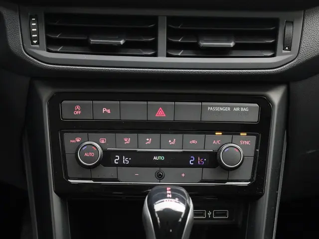 Volkswagen T-Cross 1.0TSI/115PK DSG Life 2019 Benzine 35