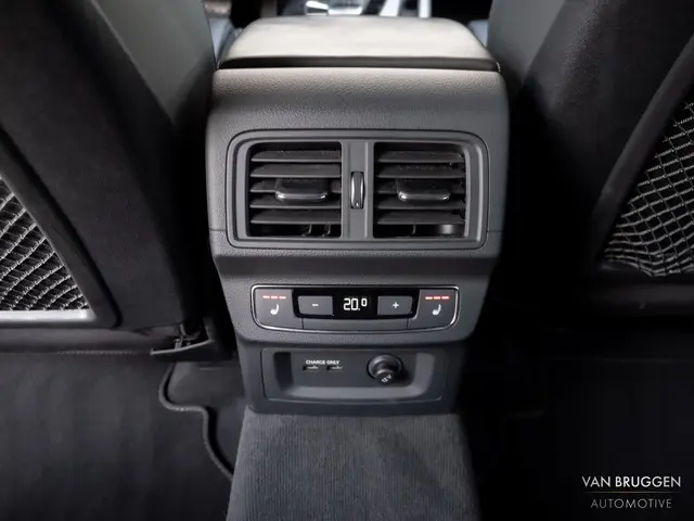 Audi Q5 55 TFSI e quattro S-Line 2022 Hybride Benzine 23