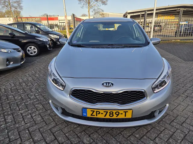 Kia cee'd 1.6 GDI Super Pack/vol opties 2014 Benzine 4