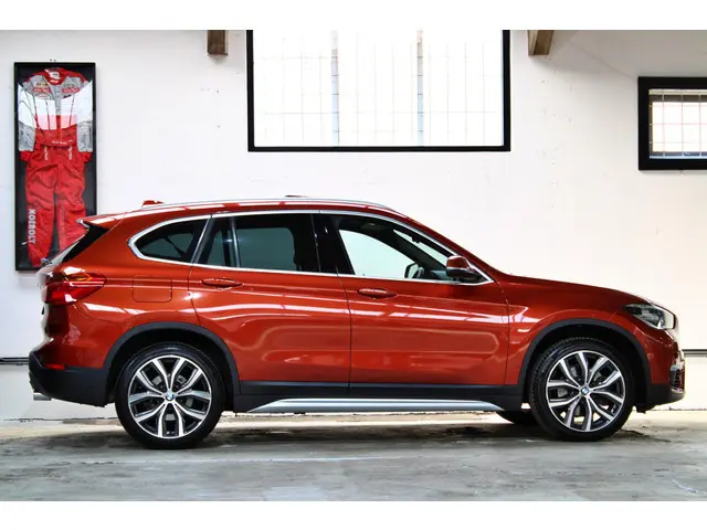 BMW X1 sDrive20i Orange Edition II 2018 Benzine 8