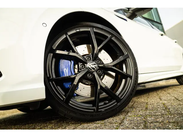 Volkswagen Golf 2.0 TSI R 4Motion 2021 Benzine 17