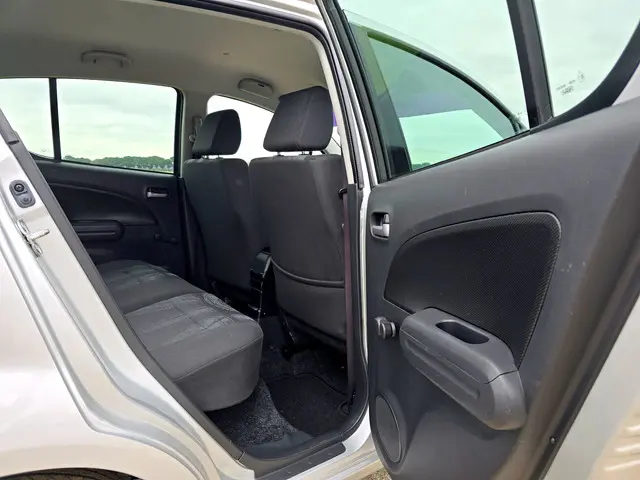 Opel Agila 1.2 Edition 2013 Benzine 26