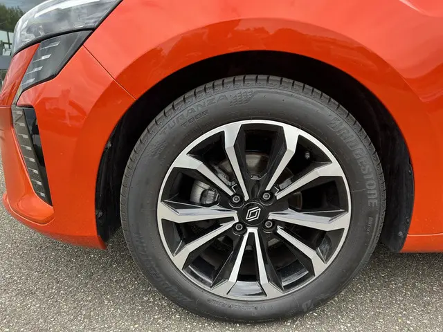 Renault Clio 1.0 TCe 90 GPF techno 2024 Benzine 3