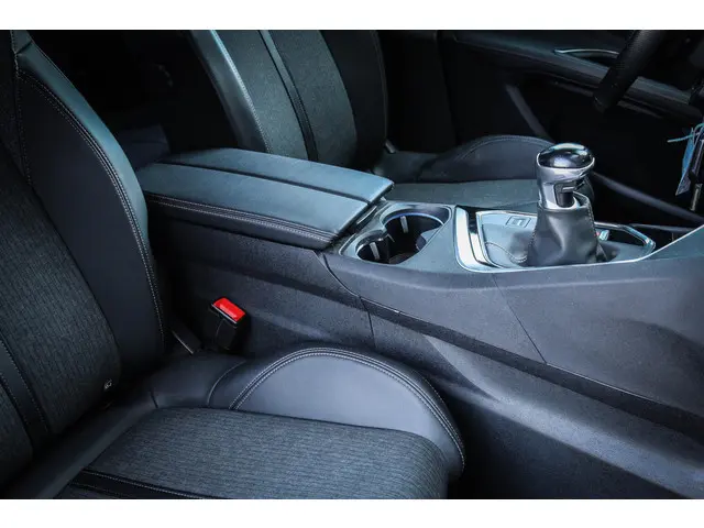 Peugeot 3008 1.2 PureTech GT Line 2019 Benzine 13