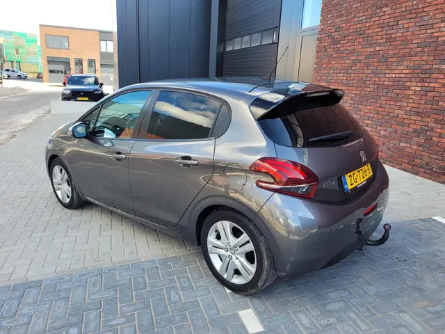 Peugeot 208 1.2 PureTech Signature 2019 Benzine 11