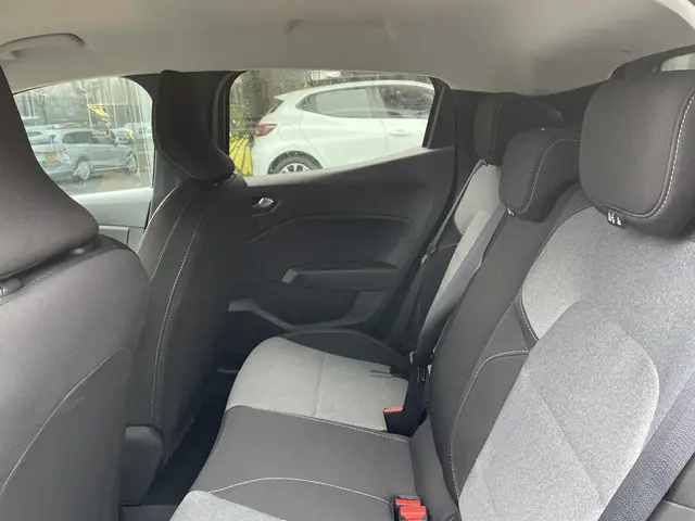 Mitsubishi Colt 1.6 HEV Intense 2024 Hybride Benzine 11