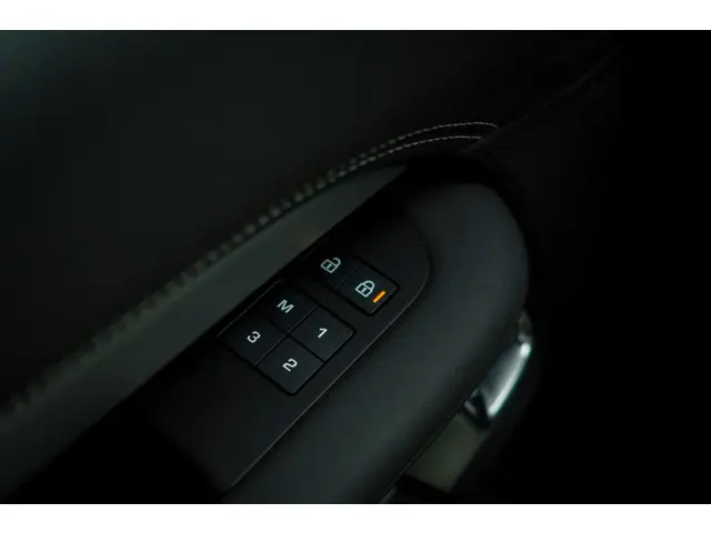 Land Rover Discovery 3.0 D250 R-Dynamic SE 2024 Diesel 50