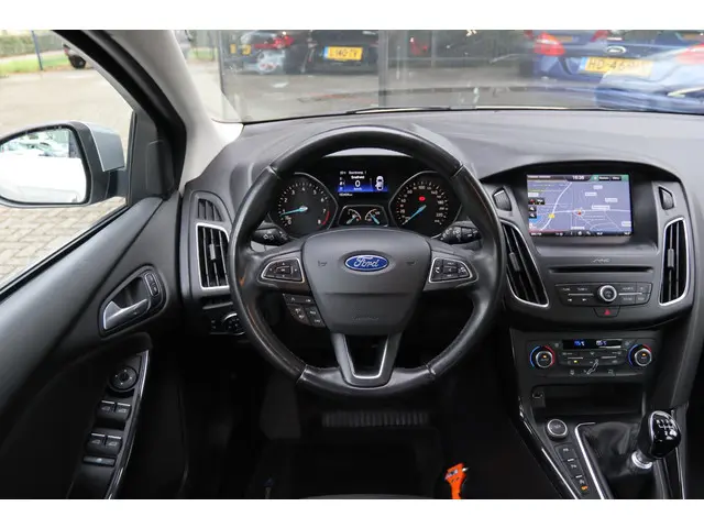 Ford Focus 1.0 TITANIUM ED. 2015 Benzine 14