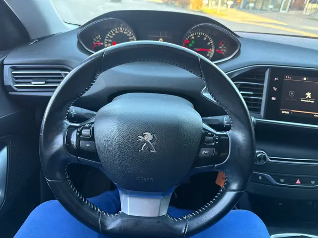 Peugeot 308 1.2 PureTech Allure 2017 Benzine 18