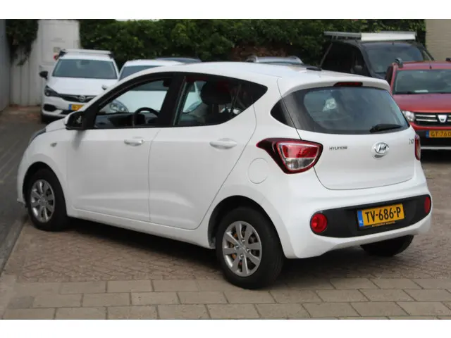 Hyundai i10 1.0i Comfort//5Drs//Navi!! 2018 Benzine 28