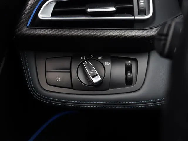 BMW i8 Roadster 2019 Hybride Benzine 29