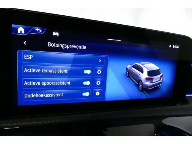 Mercedes-Benz A-Klasse 200 AMG Line 2023 Benzine 34