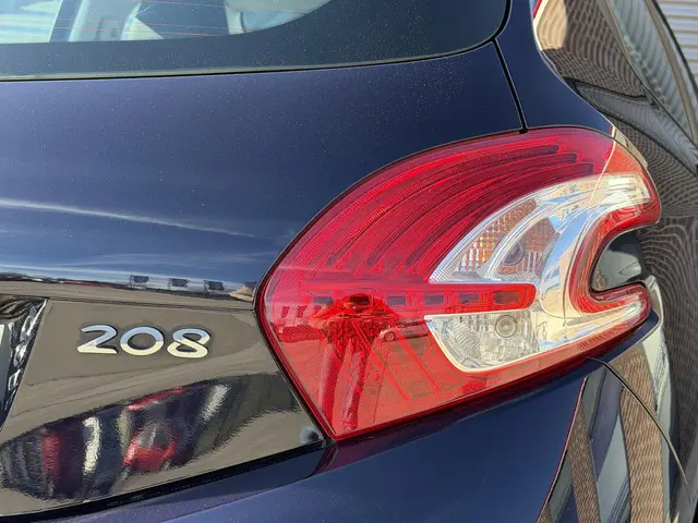 Peugeot 208 1.2 PureTech Blue Lease 2015 Benzine 28