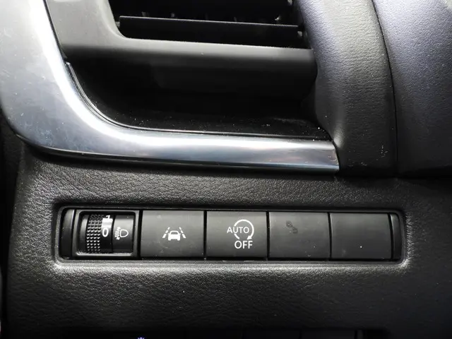 Nissan QASHQAI 1.3 MHEV N-Connecta Design 2023 Benzine 17