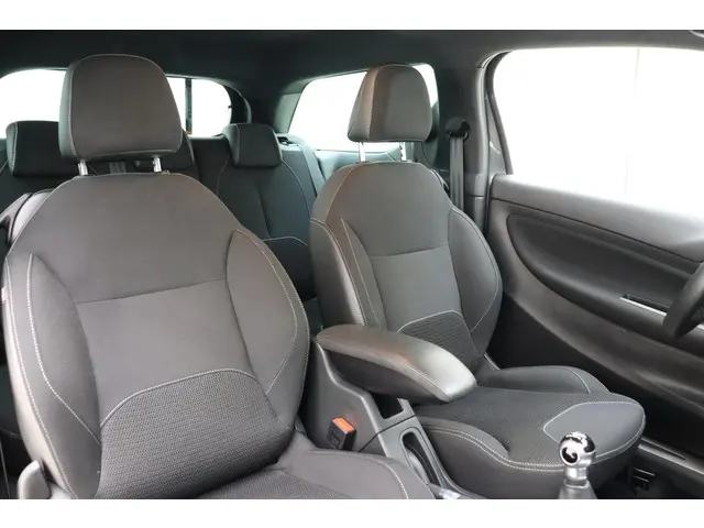DS DS 3 1.2 PureTech 110pk So Red 2015 Benzine 10
