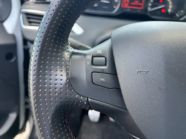 Peugeot 208 1.2 Turbo 110PK GT-line 2018 Benzine 21