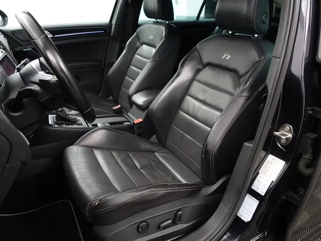 Volkswagen Golf 2.0 TSI R 4Motion Aut- 2014 Benzine 26